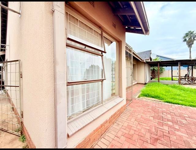 9 BEDROOM HOUSE FOR SALE IN VANDERBIJLPARK CE 5